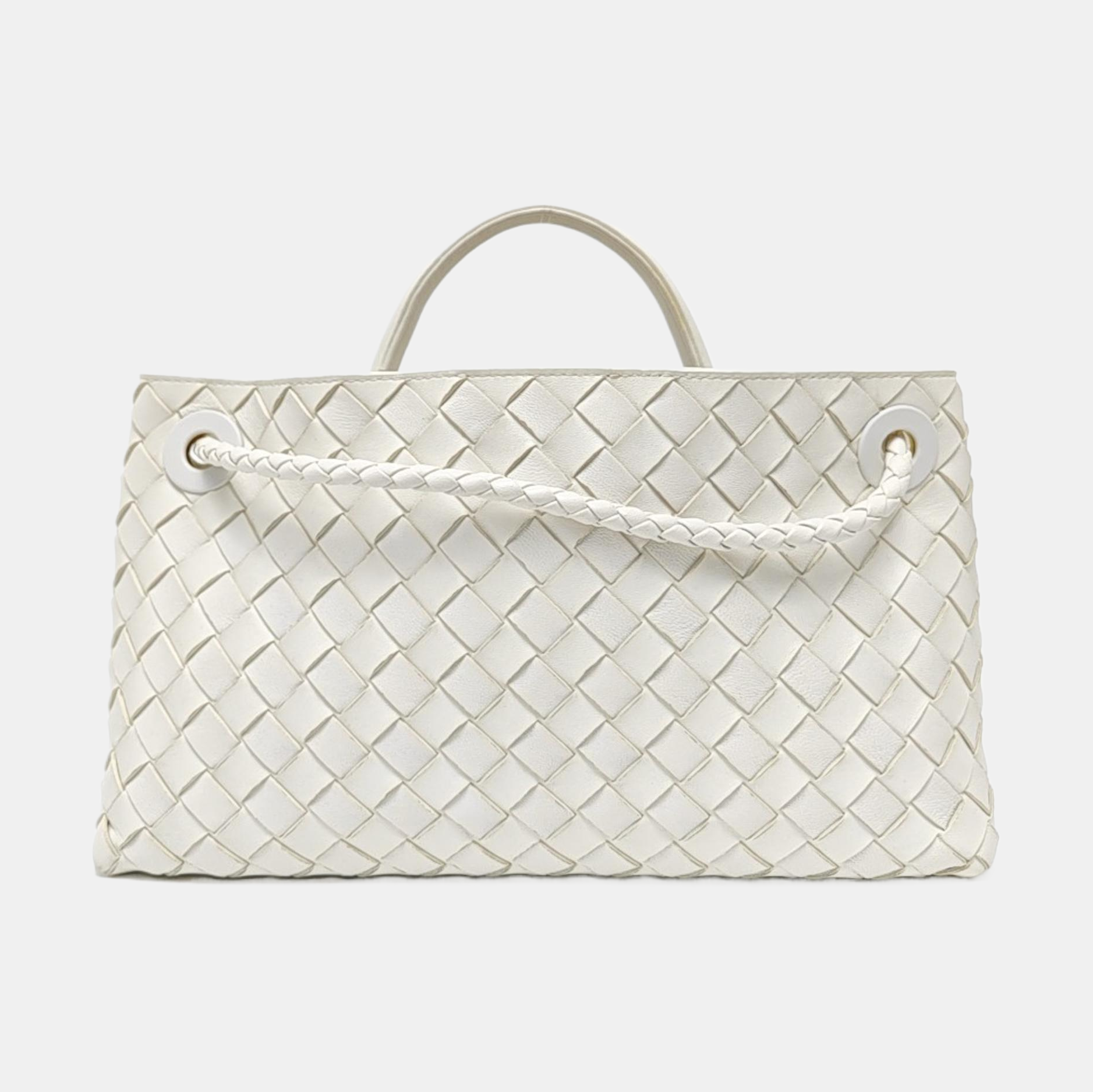 Authenticated pre-owned  Andiamo Lambskin White - Shoulder Bag at Looply