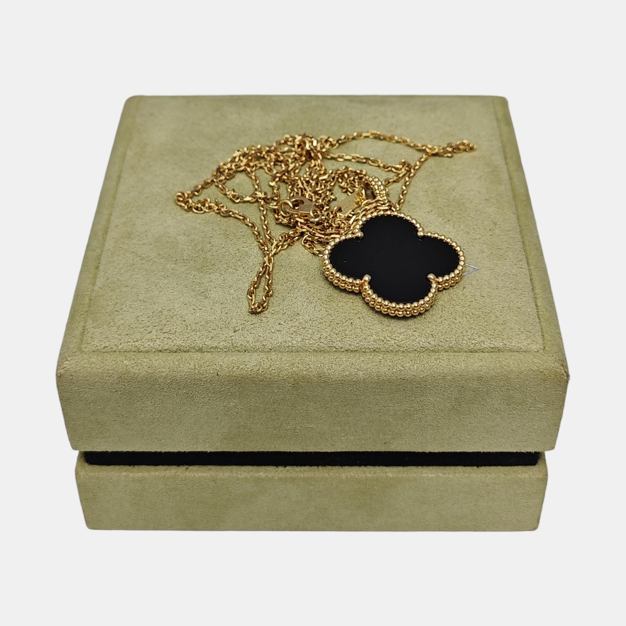 Magic Alhambra 18k Gold Necklace