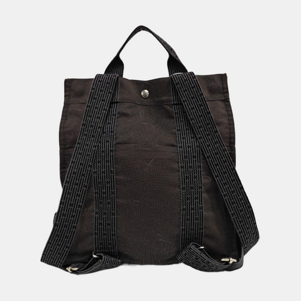 Her Line 31 Canvas Gray