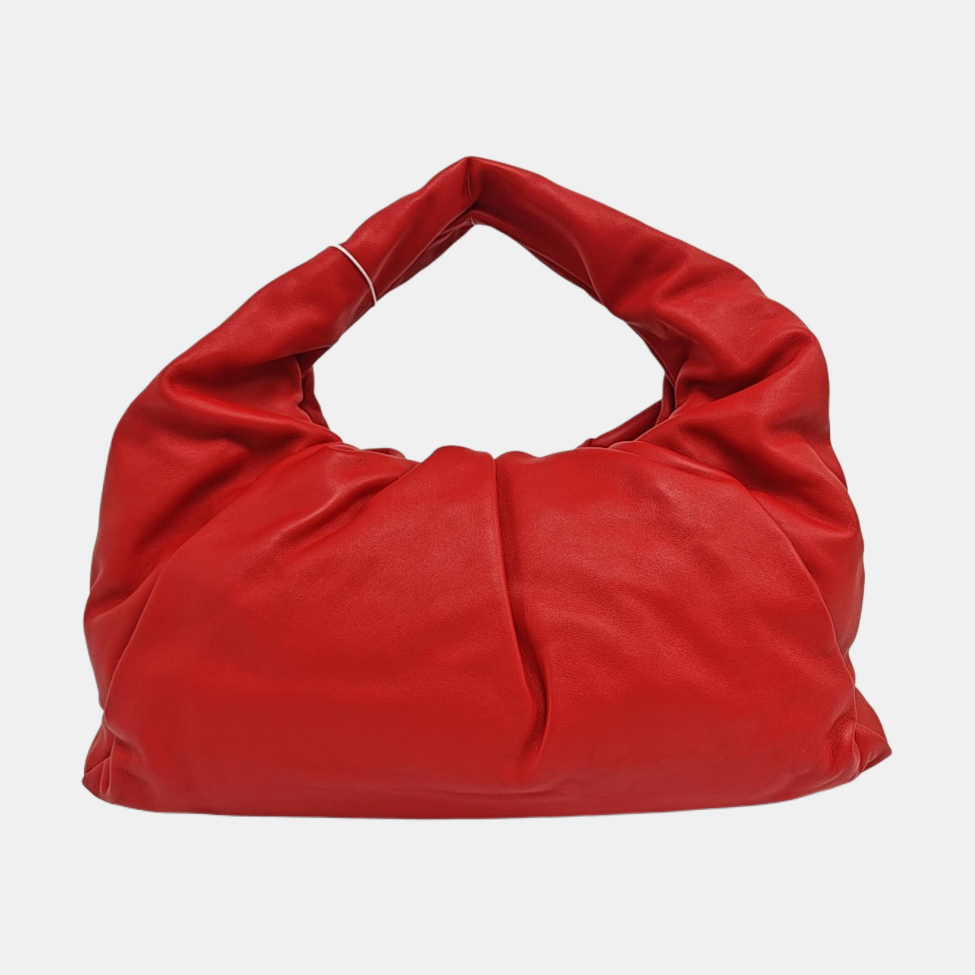 El bolso de mano de piel de becerro rojo
