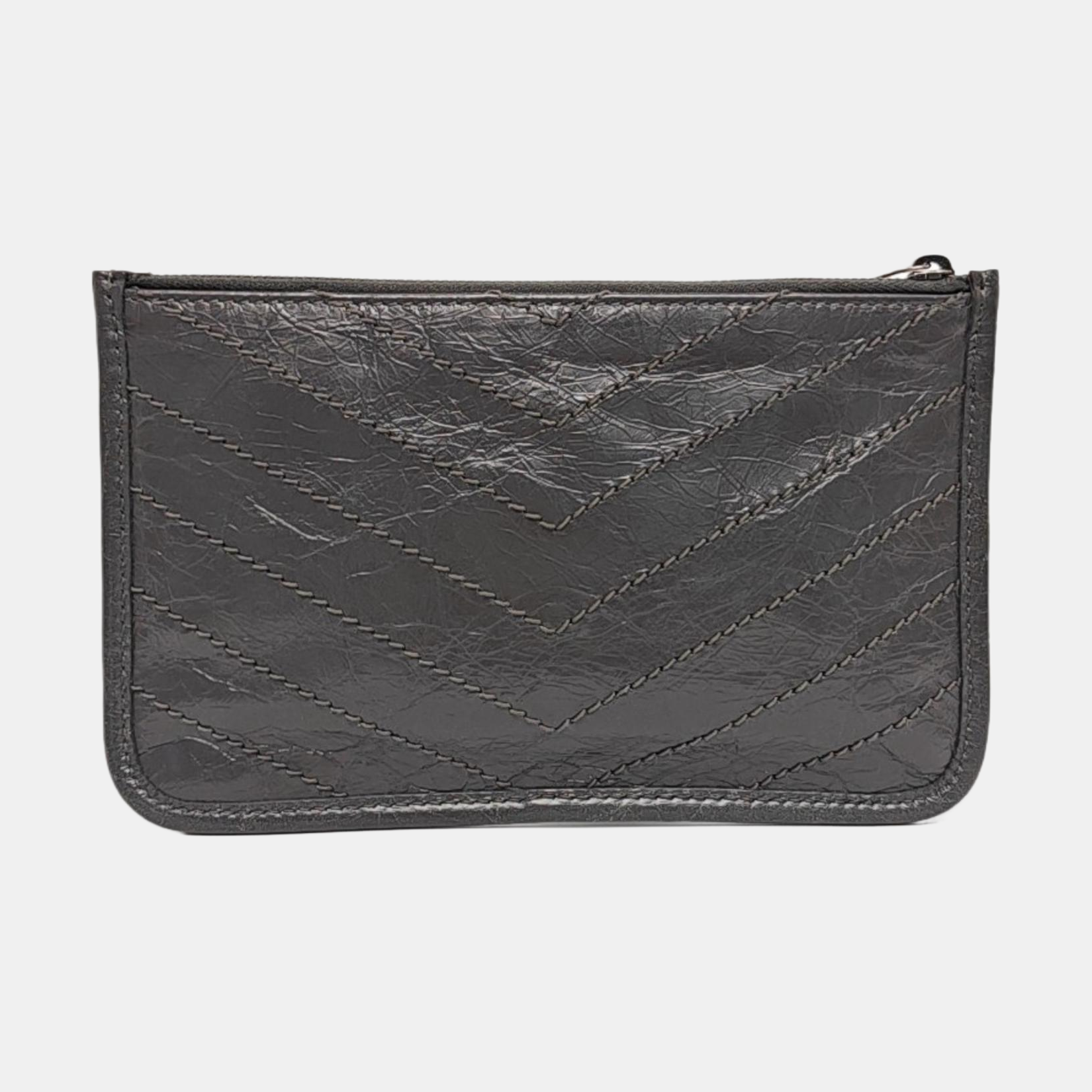 Authenticated pre-owned  CASSANDRE Chevron, Quilted Calfskin Gray - Clutch at Looply