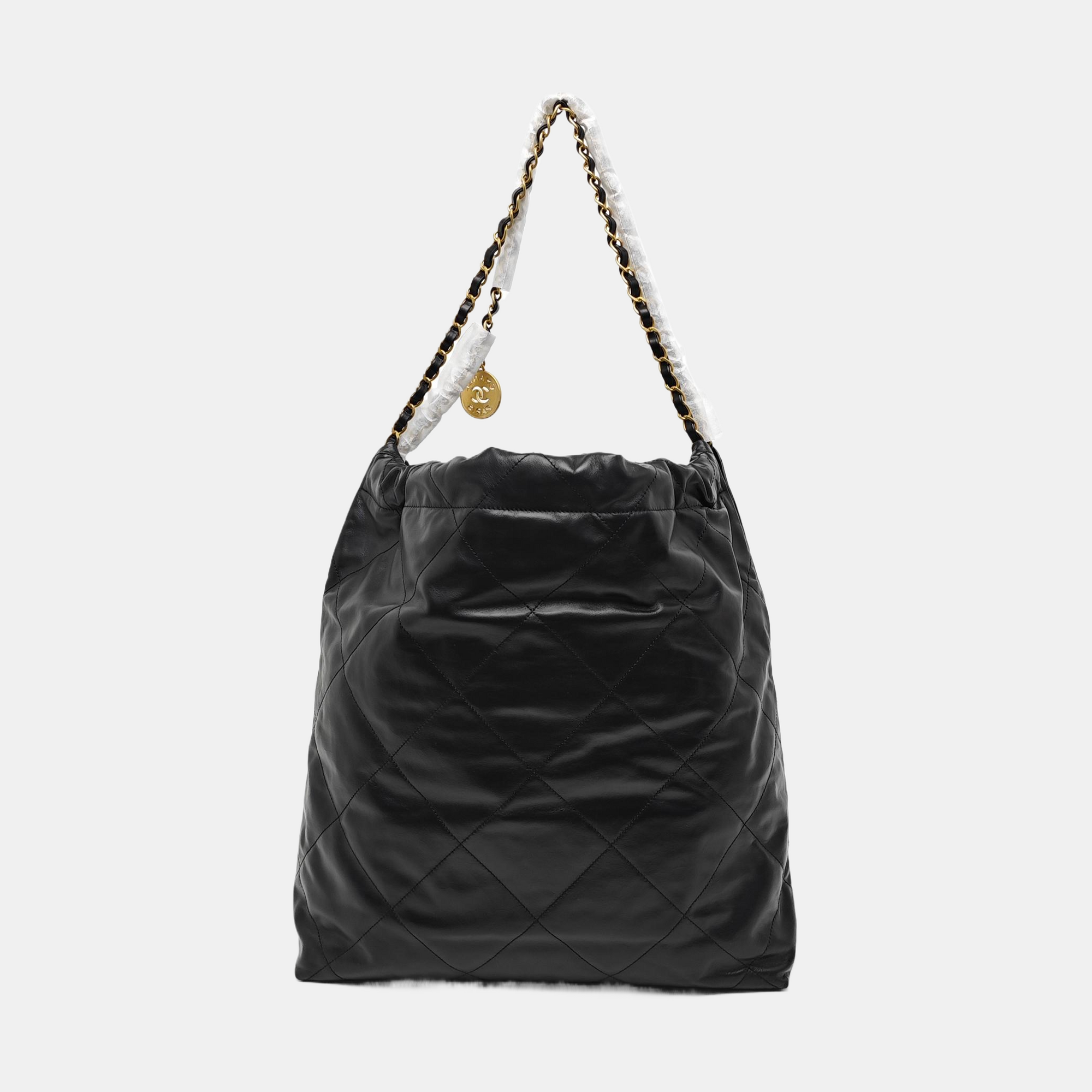 CHANEL 22 Medium Quilted Calfskin Black