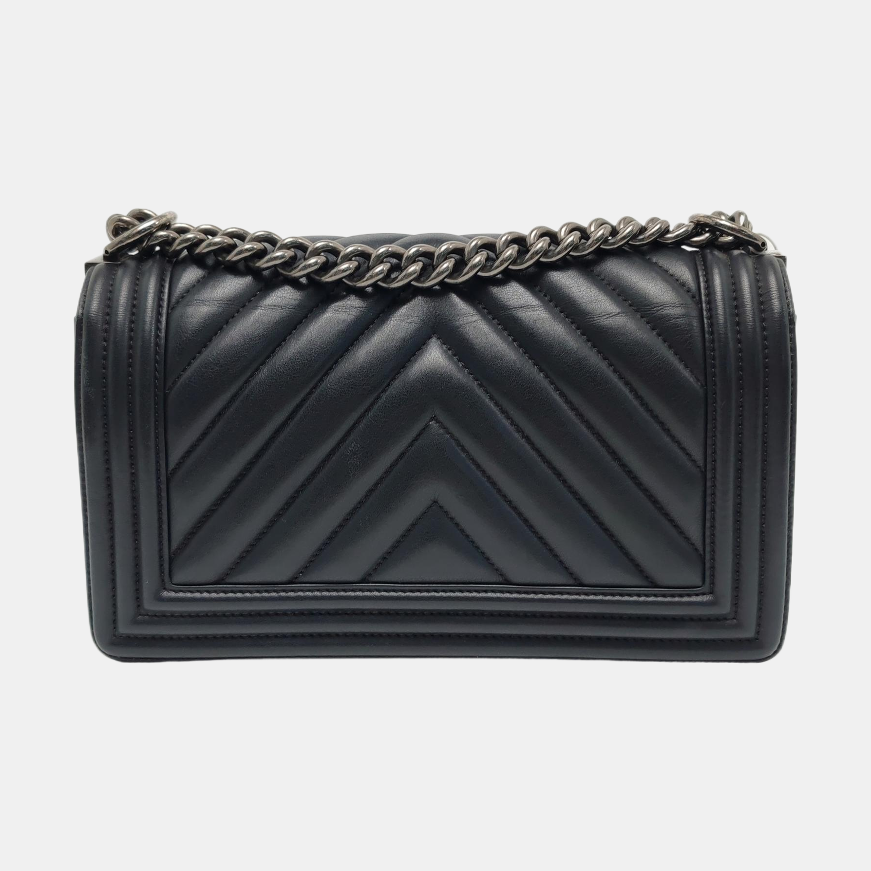 Authenticated pre-owned  BOY CHANEL Medium Chevron Calfskin Black - Shoulder Bag at Looply