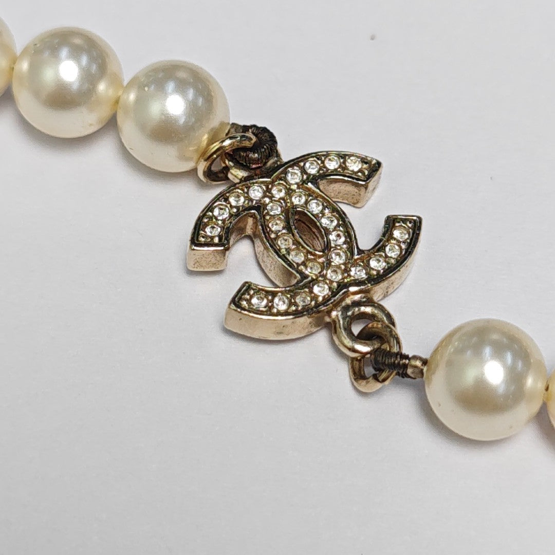 Faux Pearl White Necklace