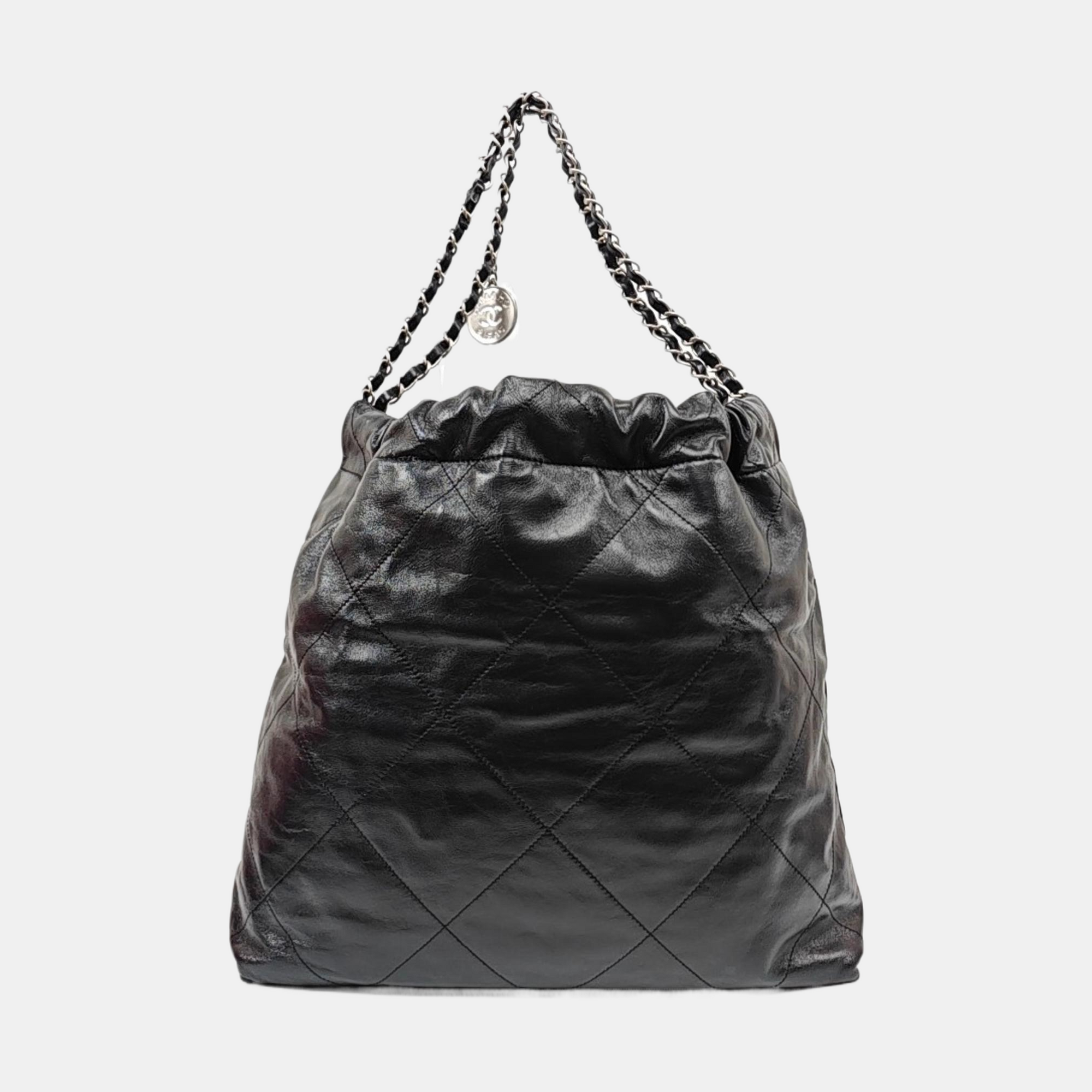 CHANEL 22 Medium Quilted Calfskin Black
