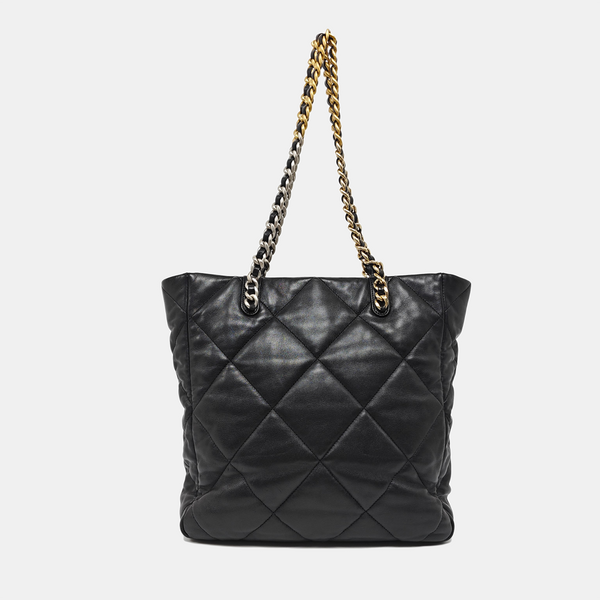 CHANEL 19 Piel de Cordero Acolchada Negra