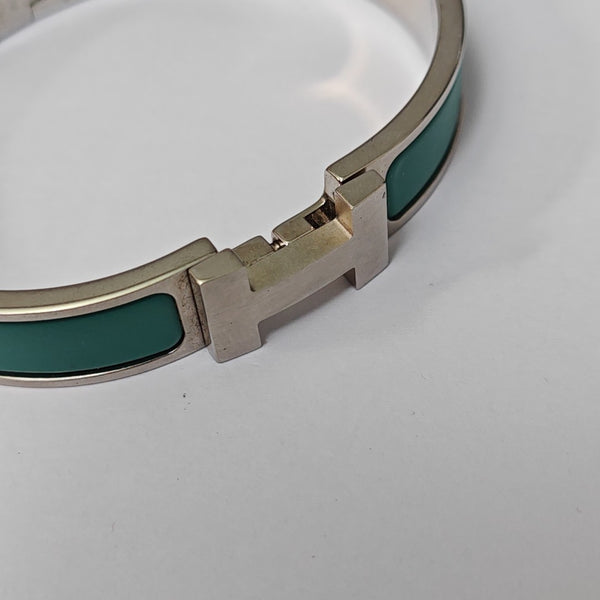 Clic H Metal Green Bangle