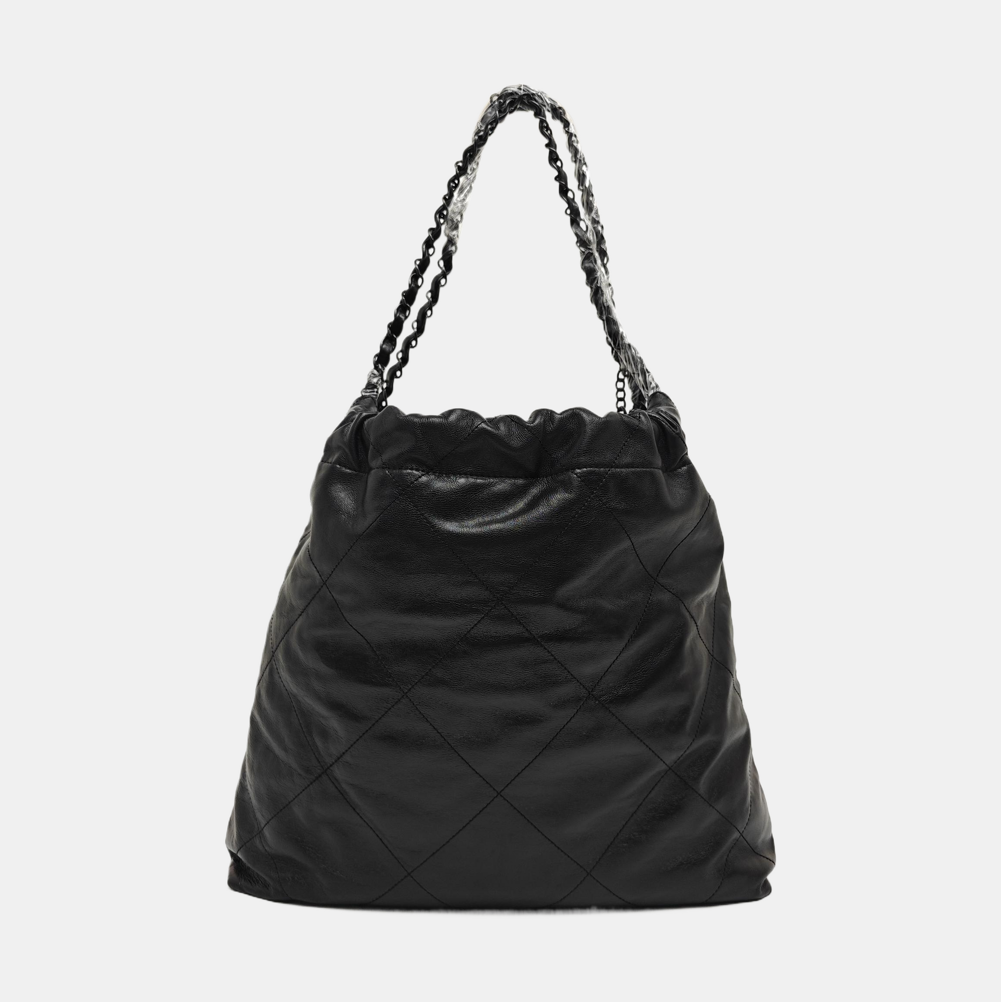 CHANEL 22 Medium Quilted Calfskin Black