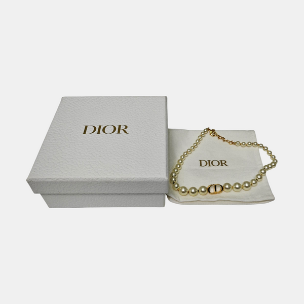 30 Montaigne Metal White Necklace