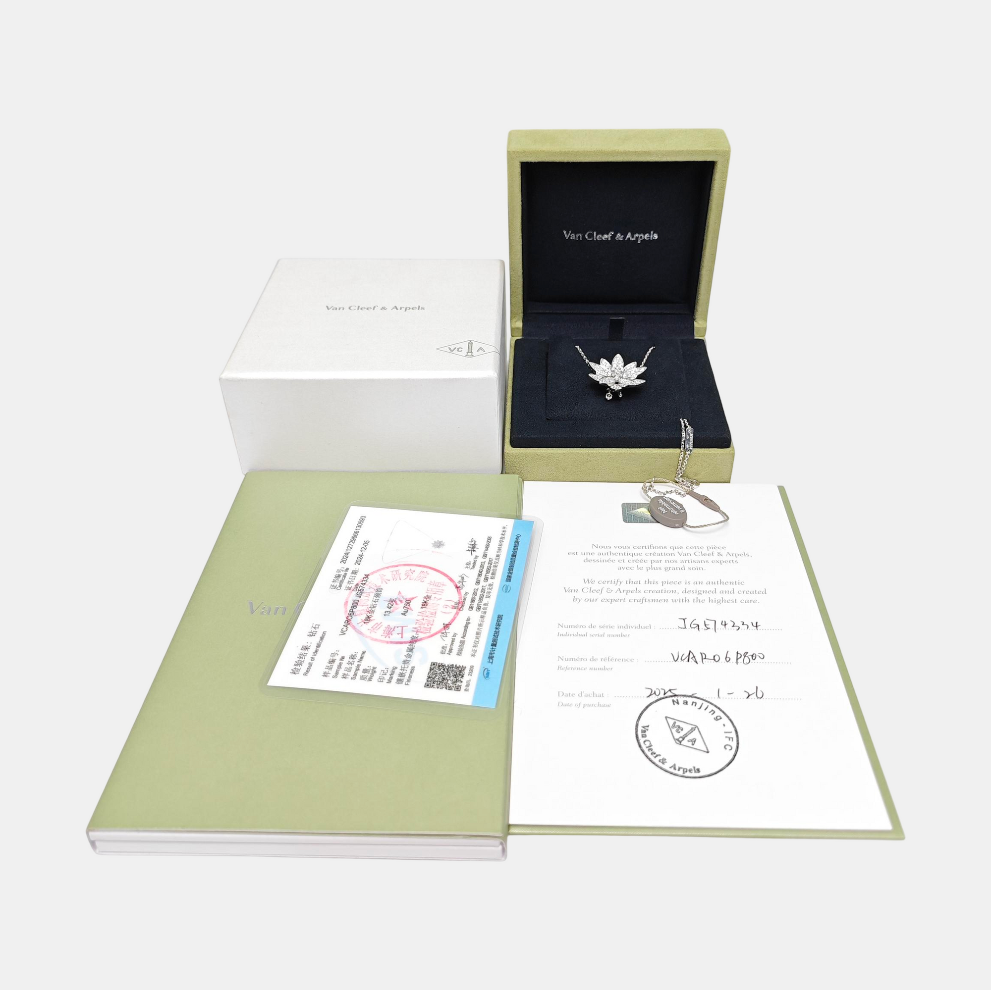Lotus 18k White Gold Silver Necklace