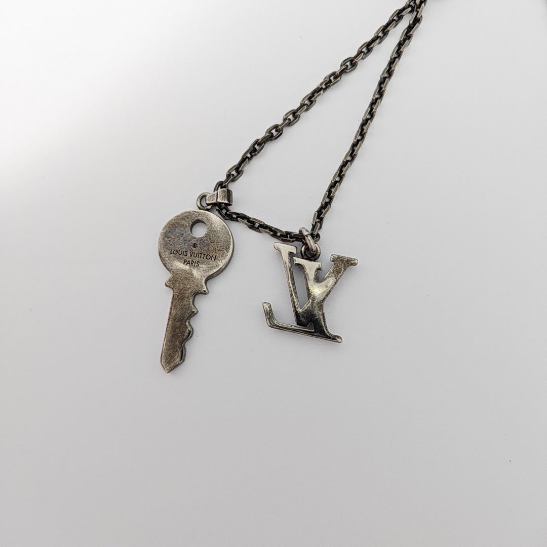 Metal Black Necklace