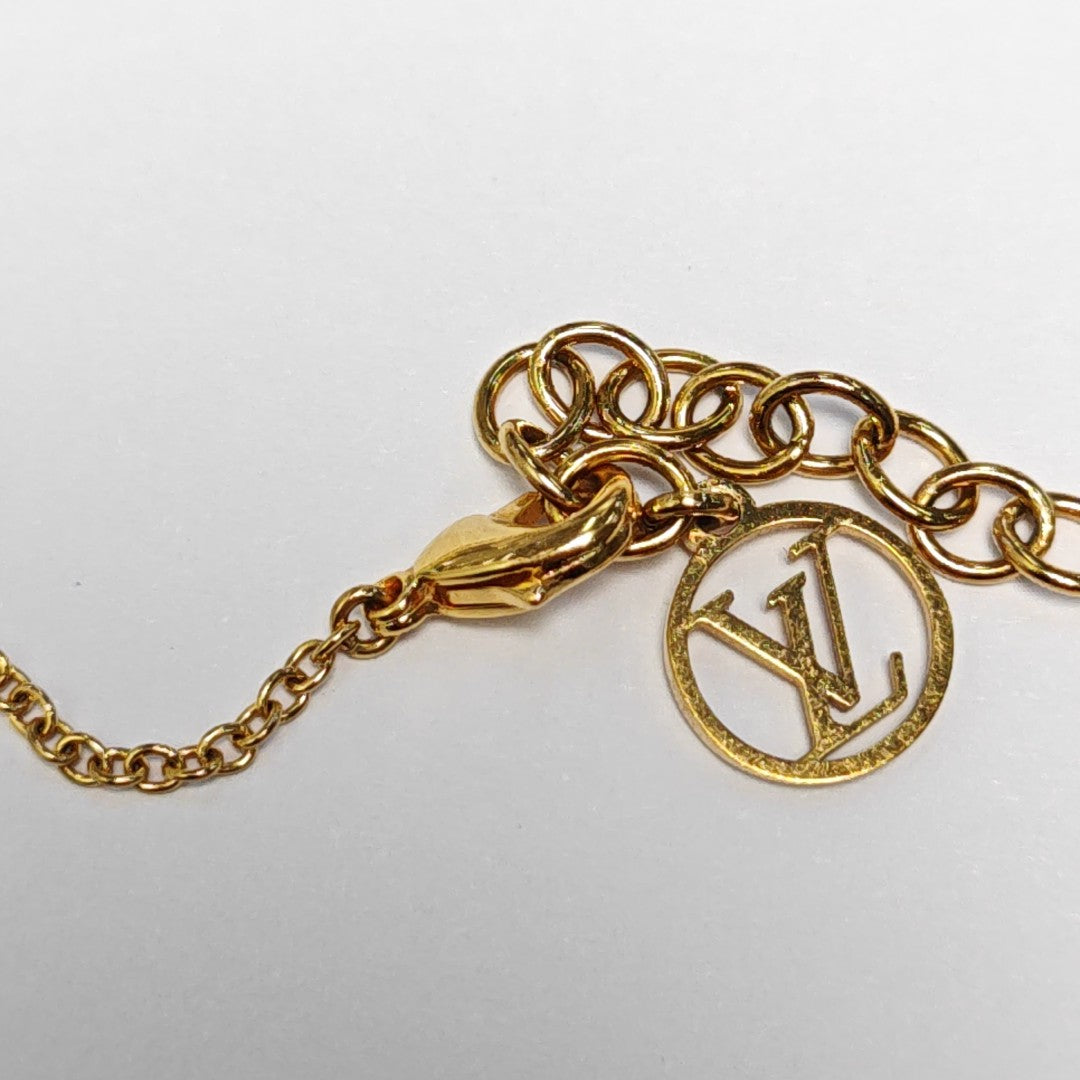 ESSENTIAL V GUILLOCHÉ Metal Gold Bracelet