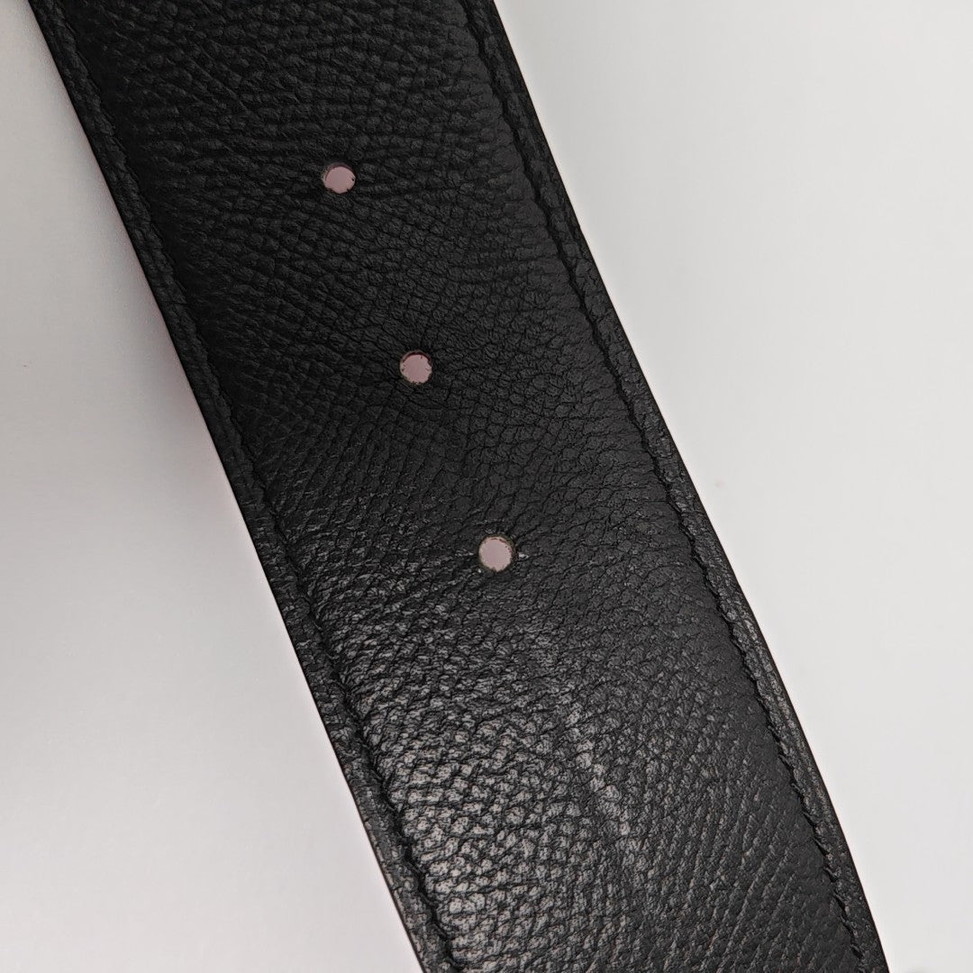 Cinturón de cuero negro