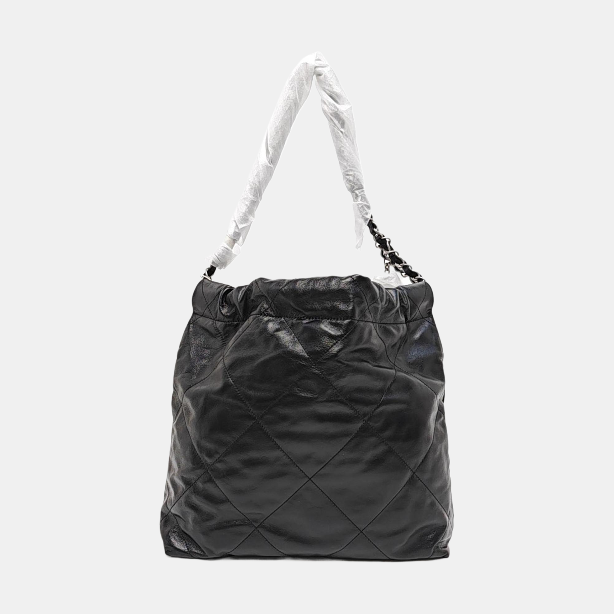 CHANEL 22 Small Quilted Calfskin Black