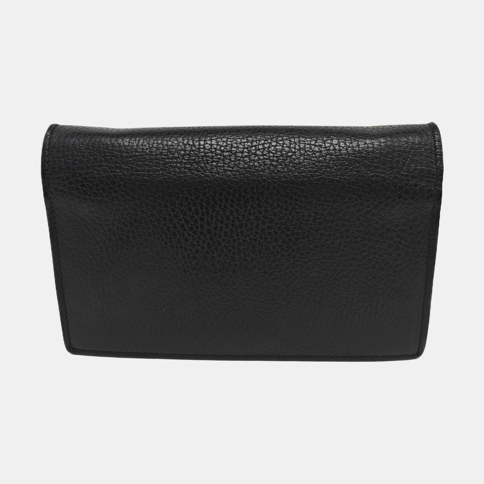 Authenticated pre-owned  Interlocking G Calfskin Black - Shoulder Bag at Looply