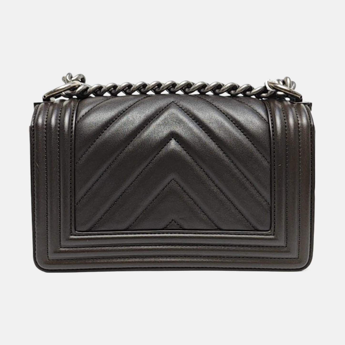 BOY CHANEL Chevron, Piel de becerro acolchada marrón