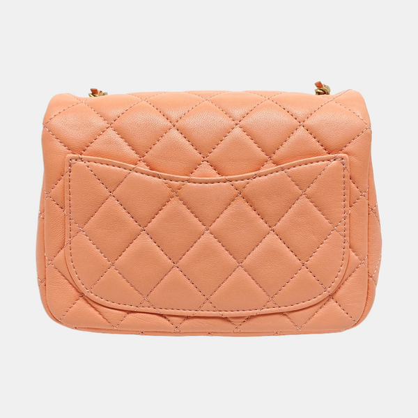 CLÁSICO CON SOLAPA Mini Piel de Cordero Acolchada Rosa