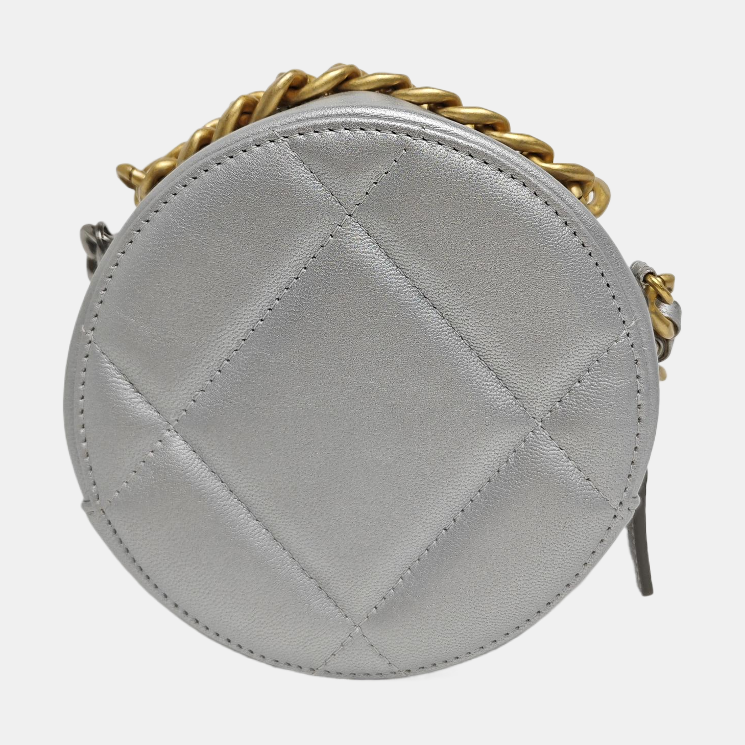 CHANEL 19 Piel de cordero acolchada plateada