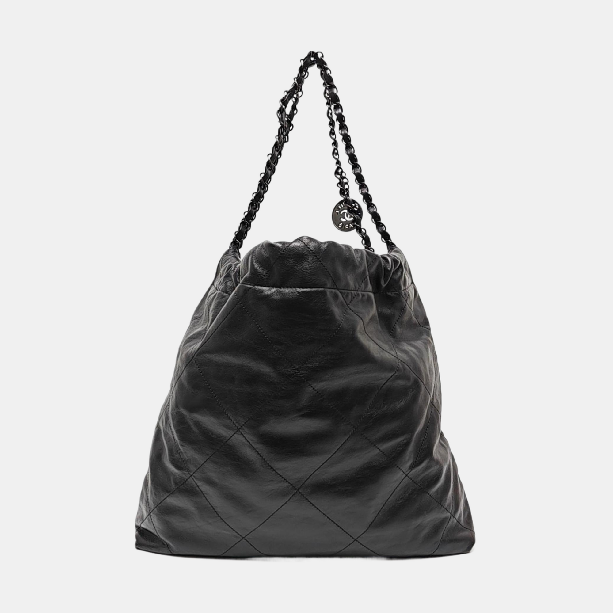 CHANEL 22 Medium Quilted Calfskin Black
