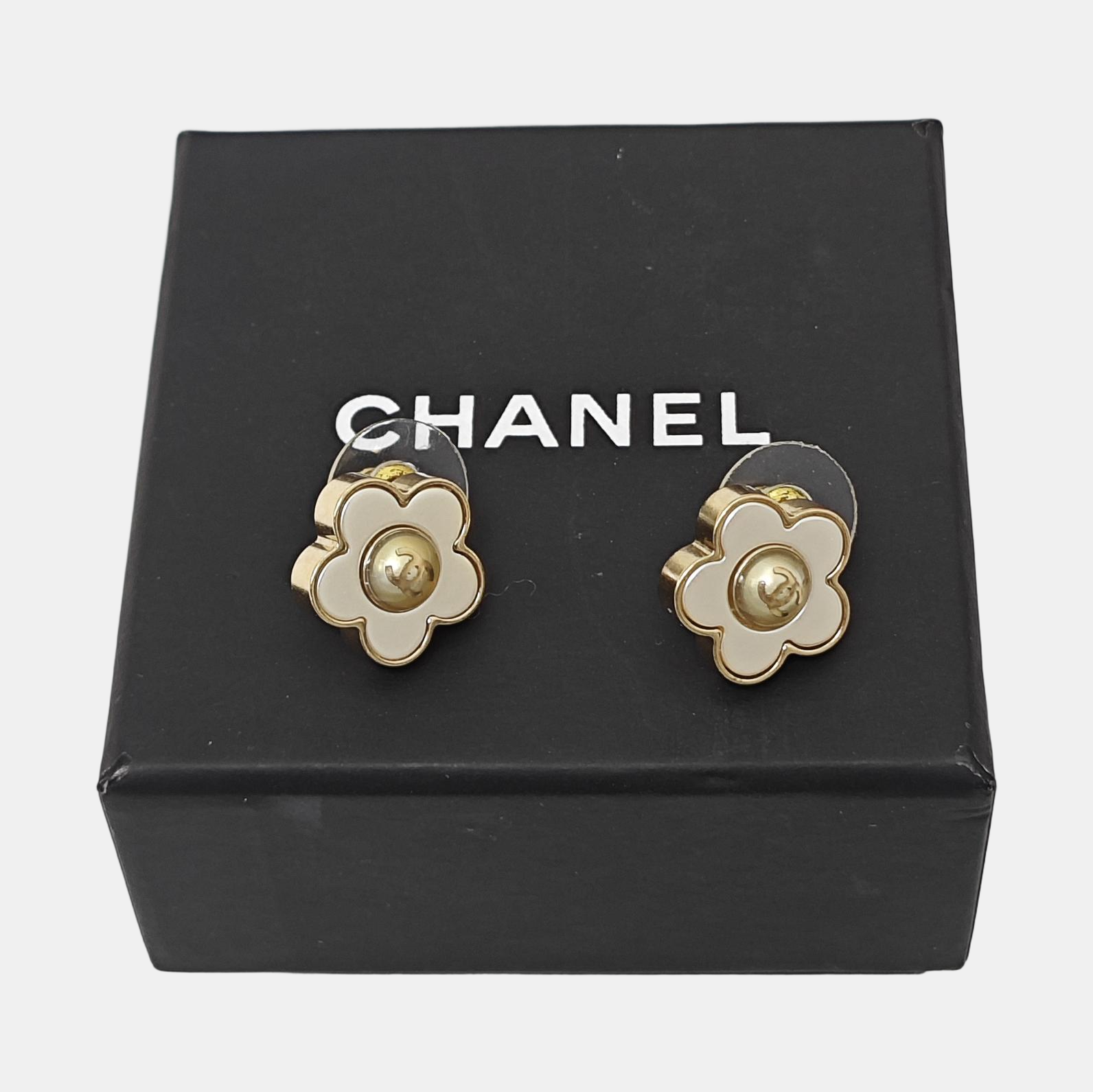 Metal Silver Stud Earrings