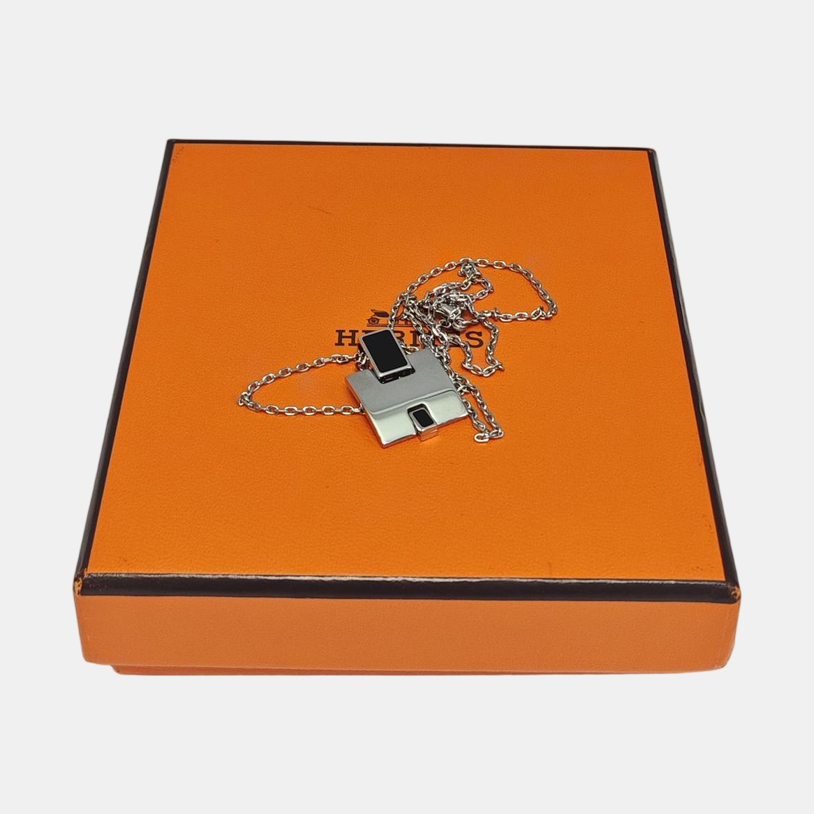 Eileen Metal Silver Necklace