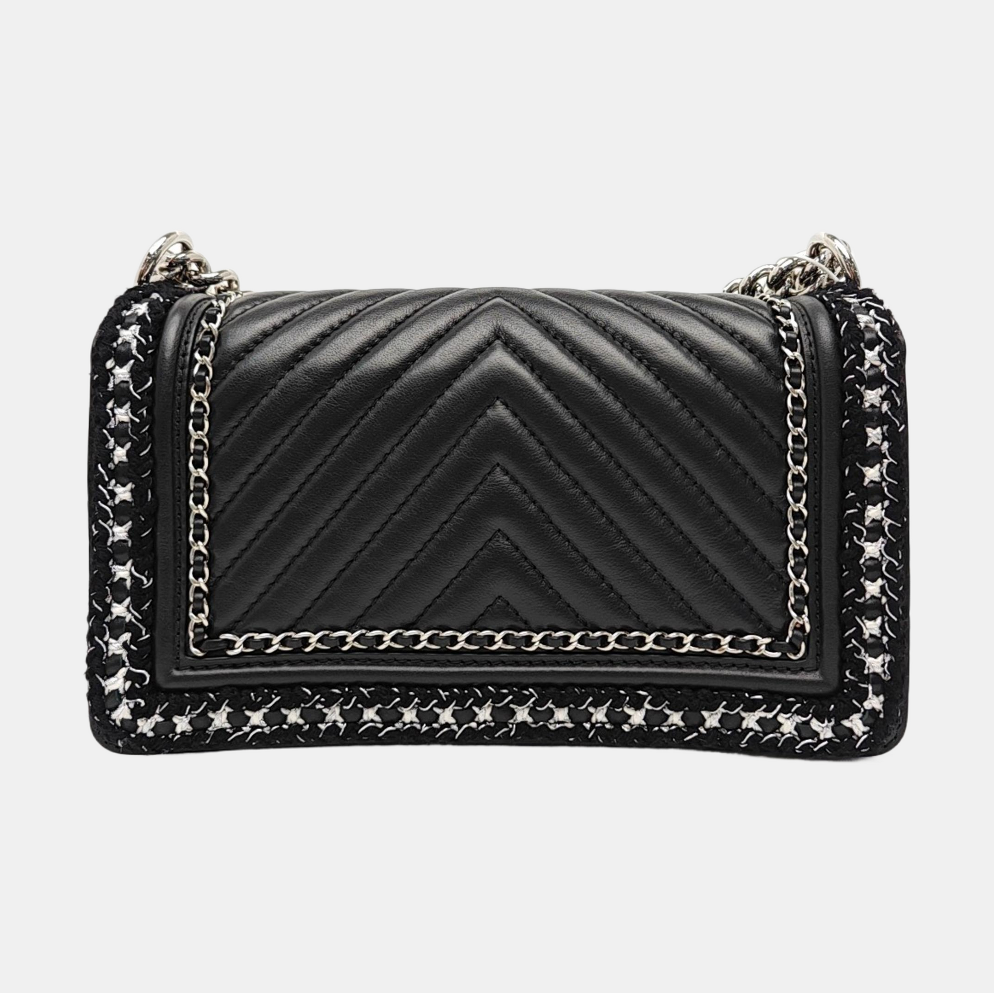 BOY CHANEL Medium Chevron Calfskin Black