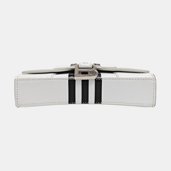 Authenticated pre-owned  Hourglass Calfskin White - Shoulder Bag at Looply