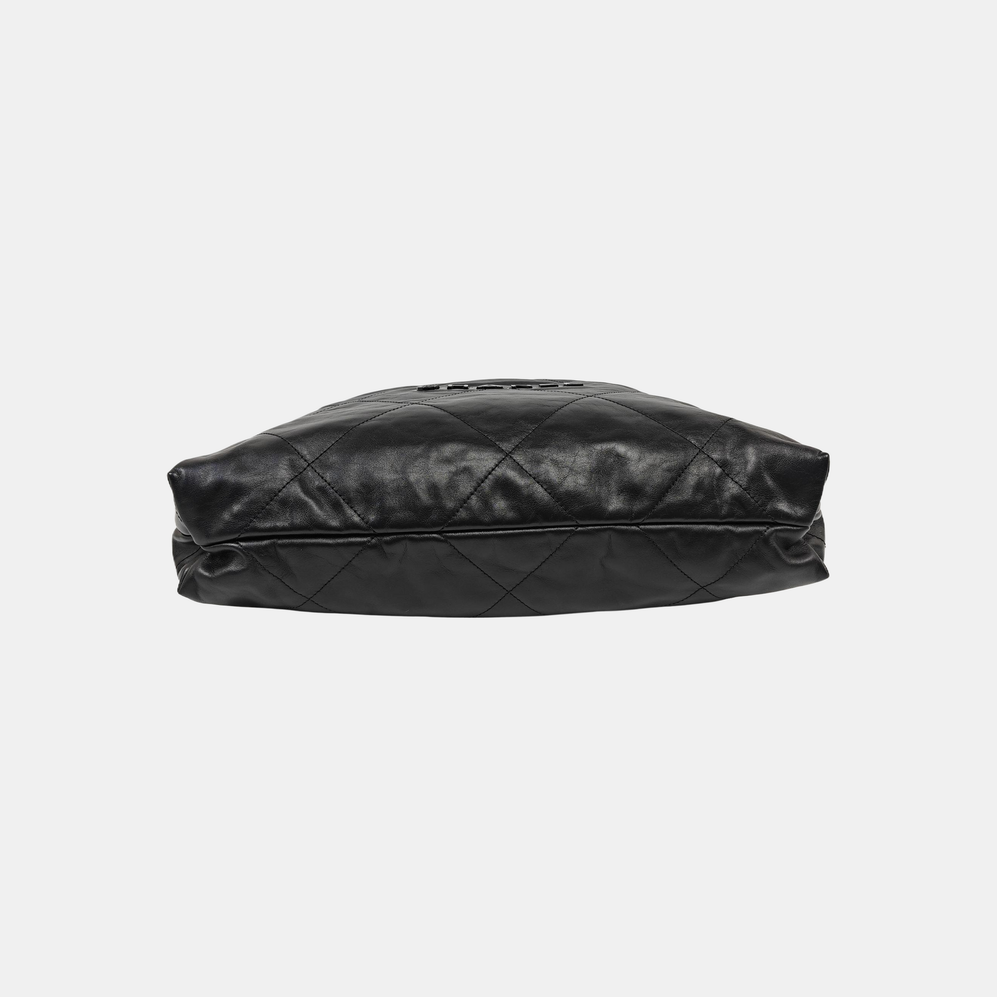 CHANEL 22 Medium Quilted Calfskin Black