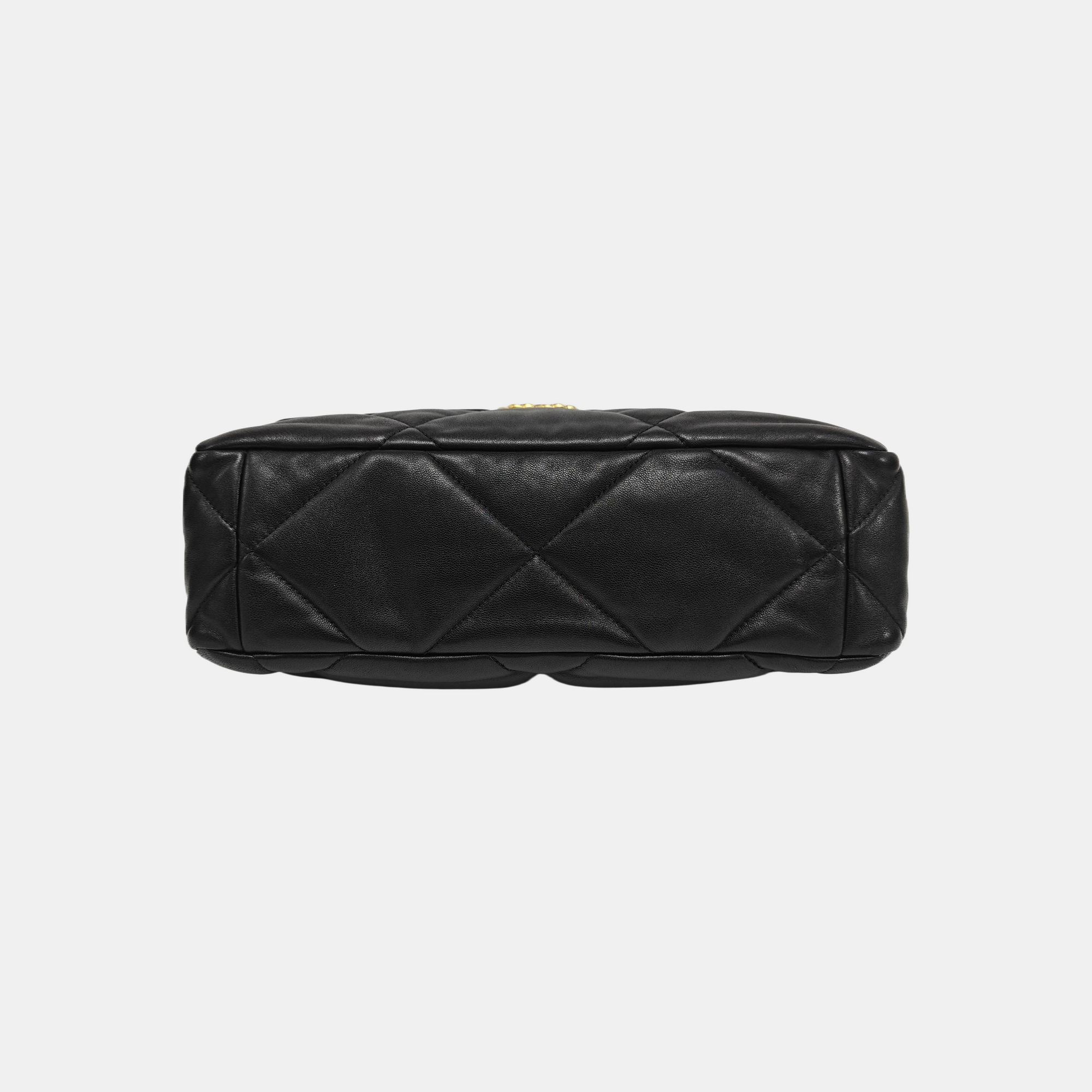 CHANEL 19 Mediano Piel de Cordero Acolchada Negra