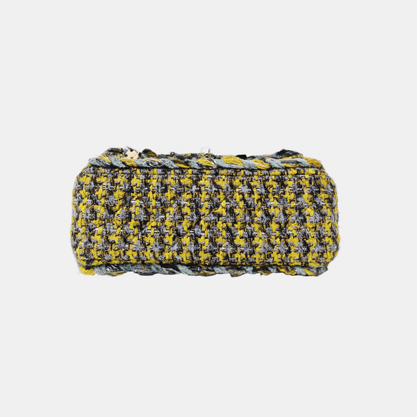 CLASSIC FLAP Medium Quilted Wool Yellow