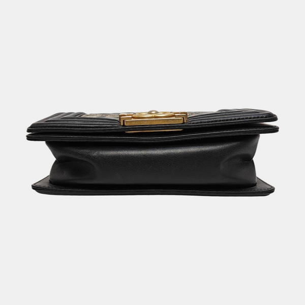 BOY CHANEL Piel de becerro Negro