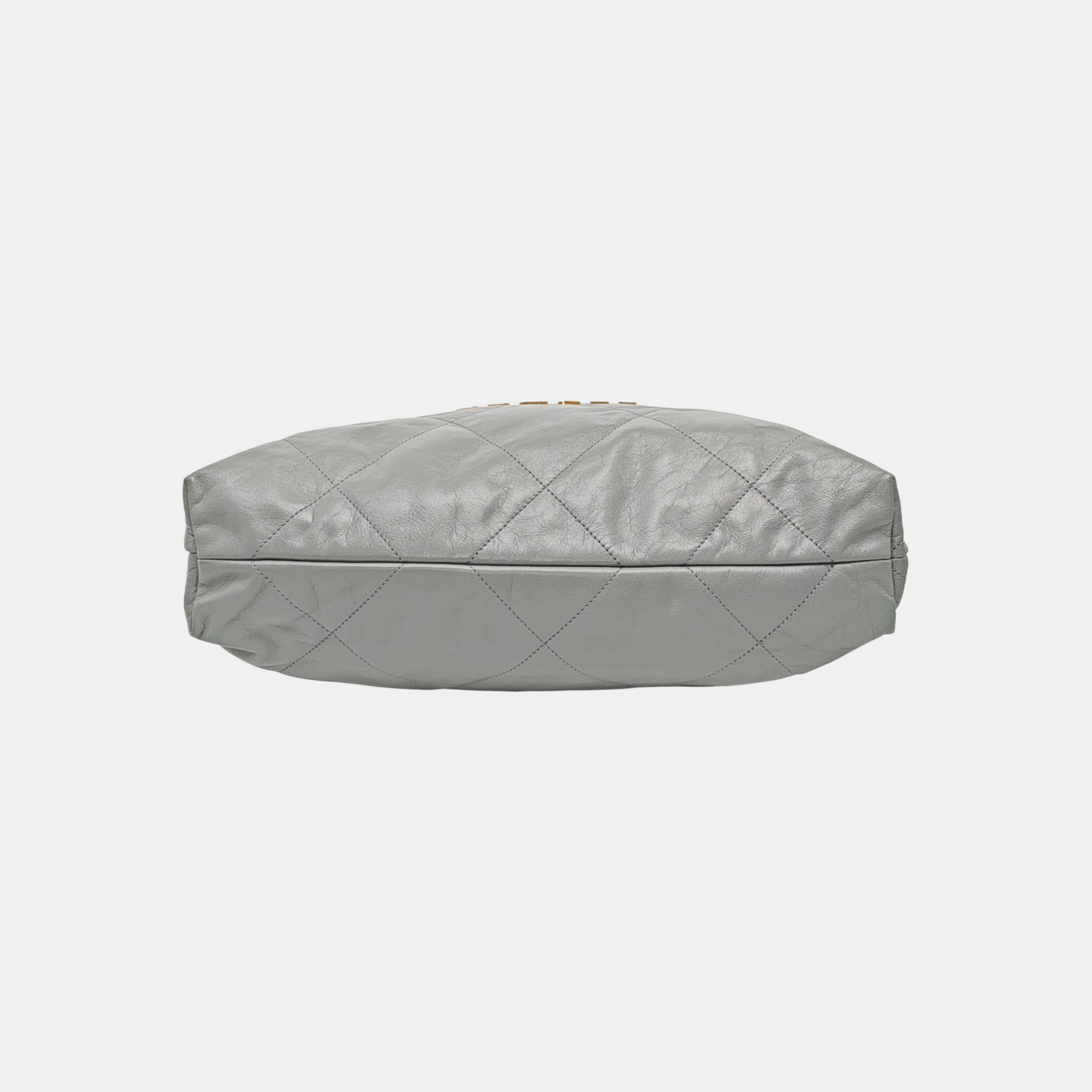 CHANEL 22 Medium Quilted Calfskin Green