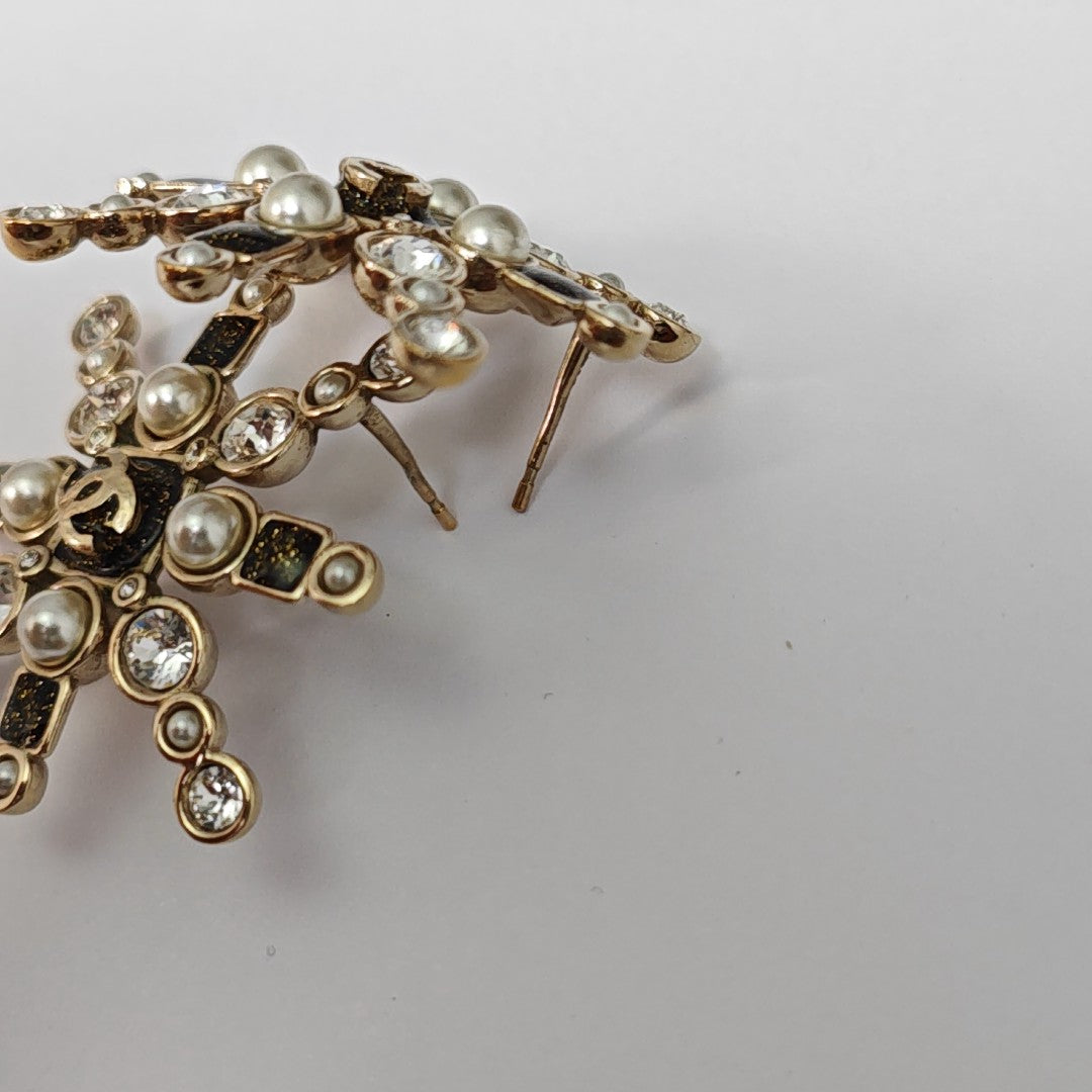 Metal Gold Stud Earrings