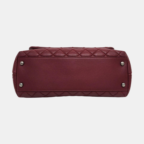 Coco Handle mediana de piel de becerro granulada acolchada burdeos