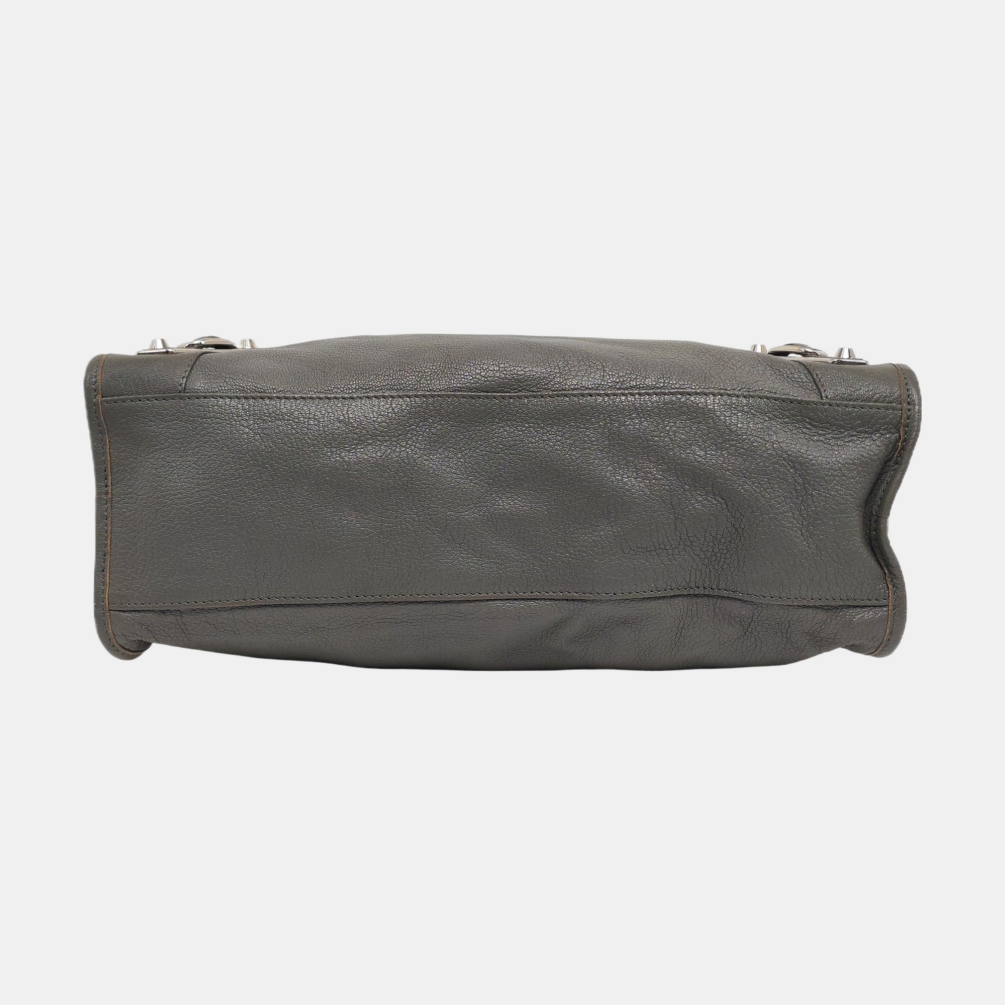 Bolso Classic Metallic Edge City Mediano de Piel de Cordero Gris