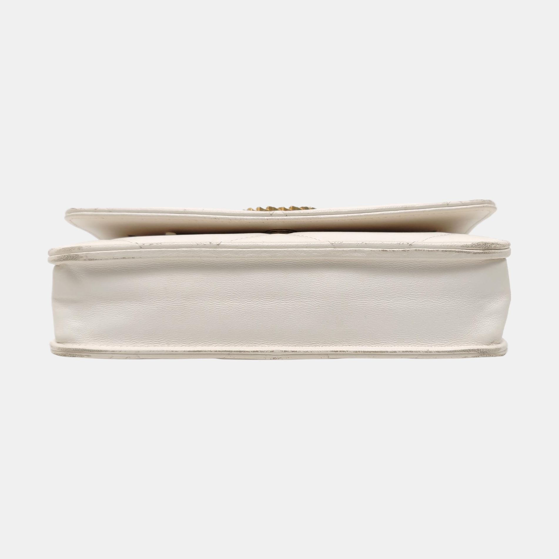 CHANEL 19 Piel de Cordero Acolchada Blanca