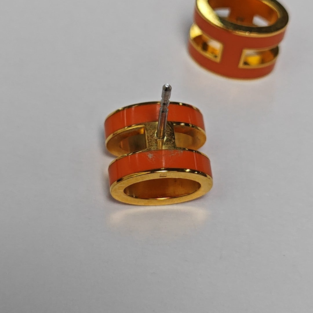 Pop H Metal Gold Stud Earrings