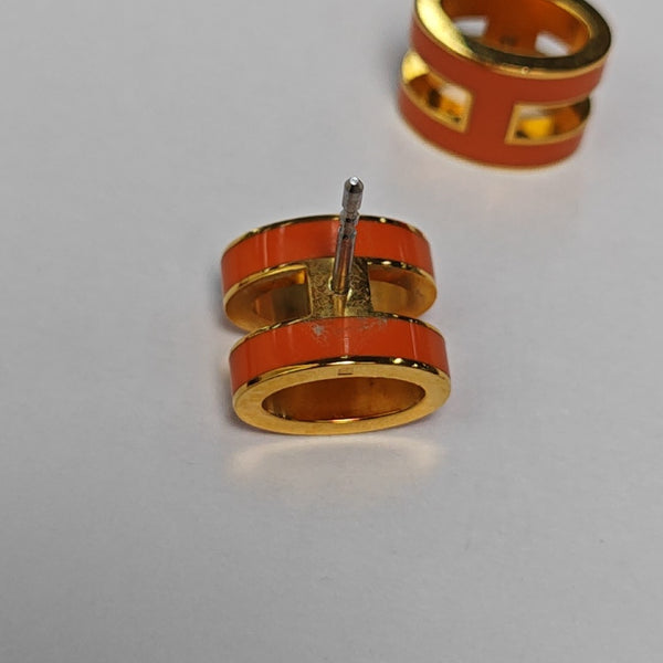 Pop H Metal Gold Stud Earrings