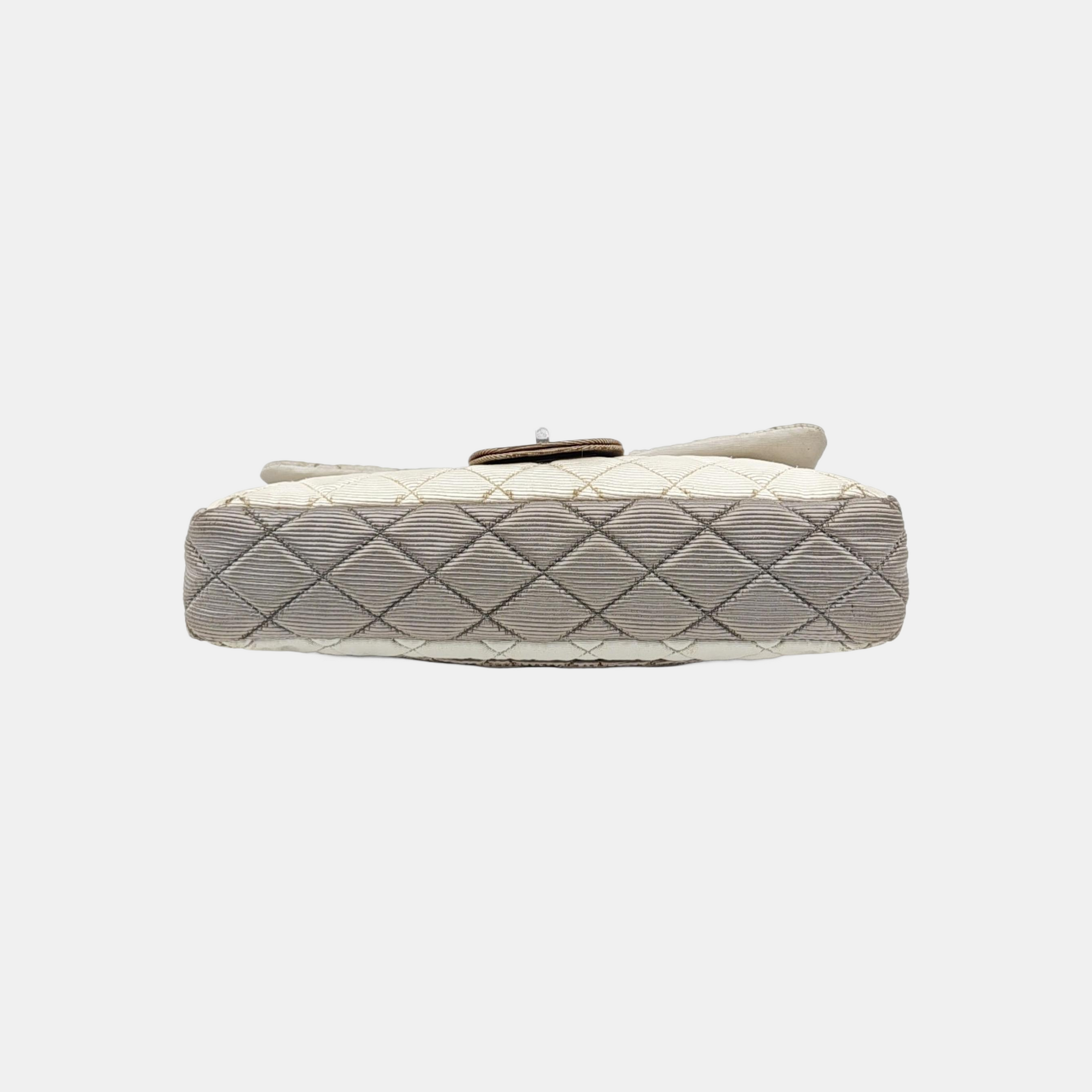 2.55 225 Quilted Fabric White