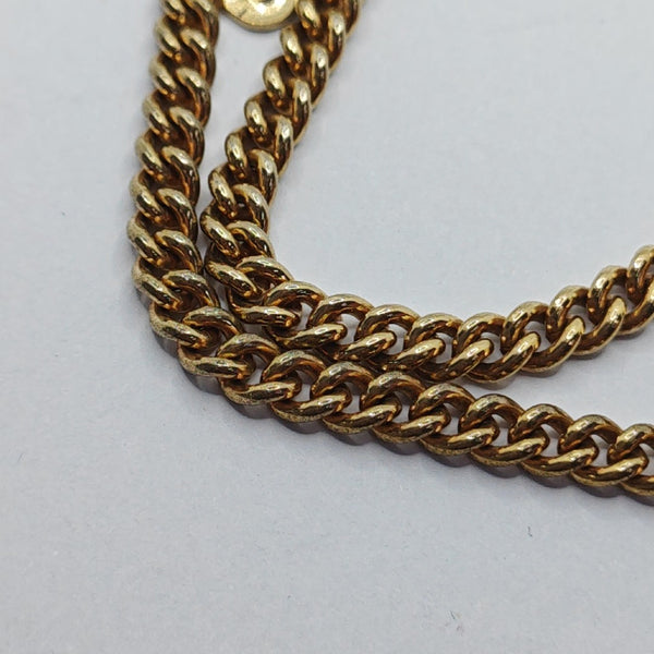 Collar de oro metálico