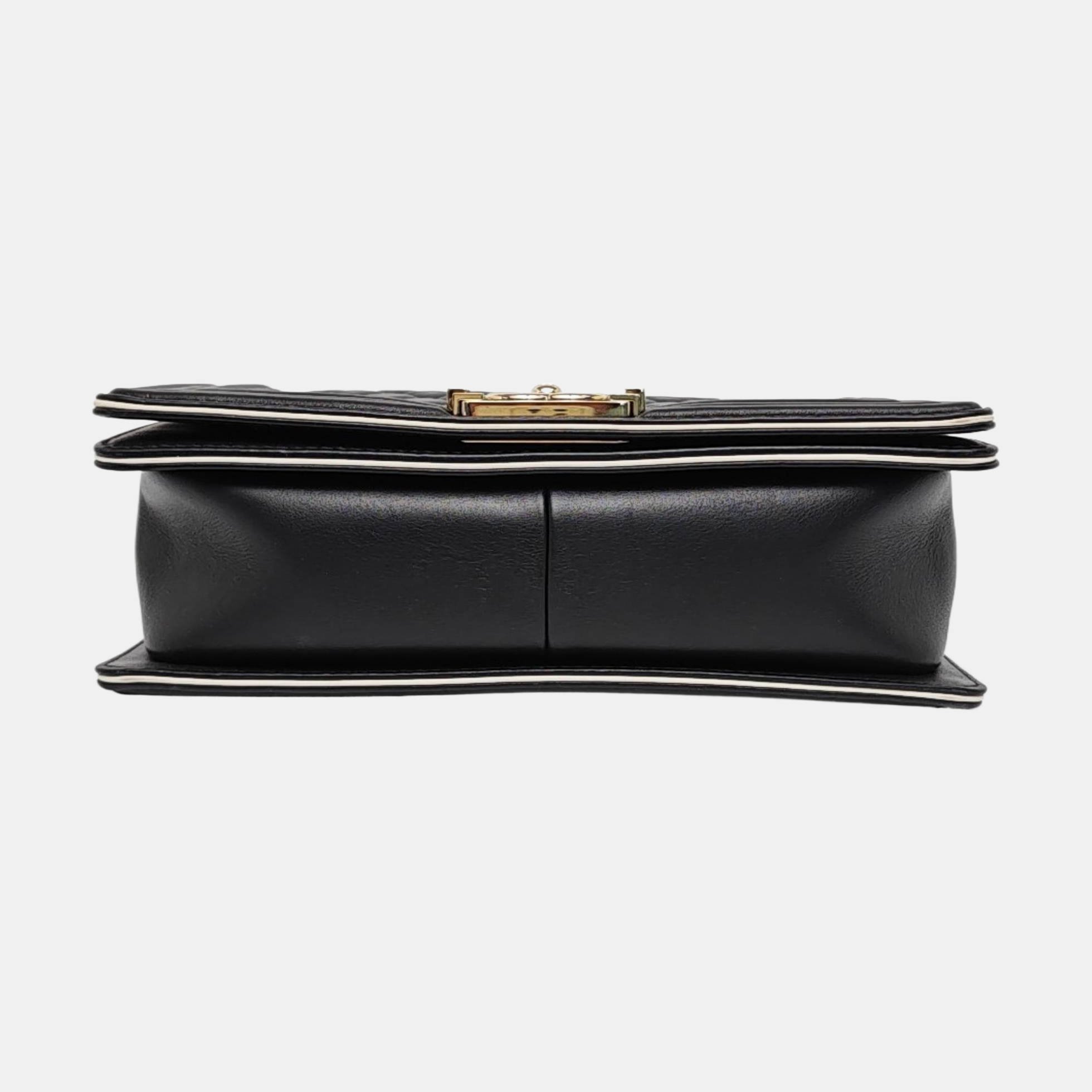 Authenticated pre-owned  BOY CHANEL Medium Quilted Calfskin Black - Shoulder Bag at Looply