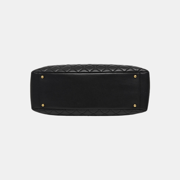 CHANEL GST Extra Grande Piel de Becerro Granulada Acolchada Negra