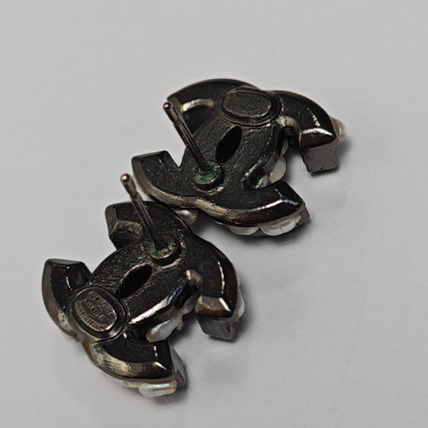 CC Logo Metal Black Stud Earrings