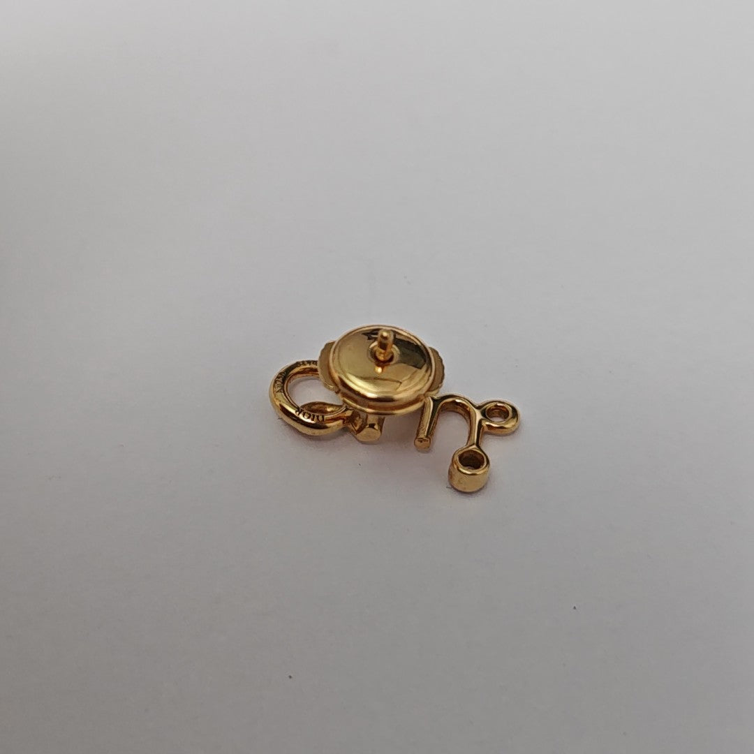 Oui 18k Gold Stud Earrings