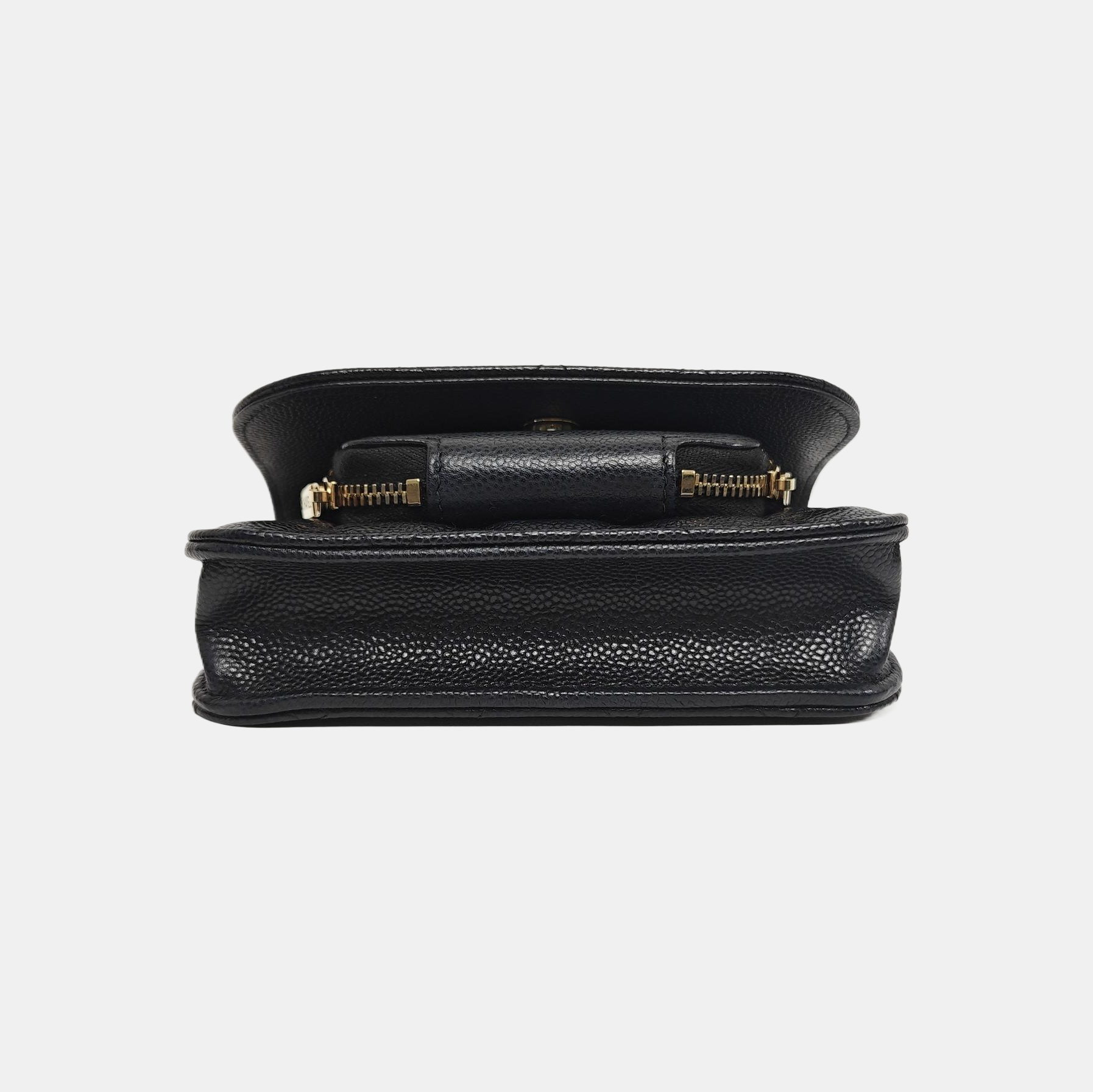 Authenticated pre-owned  BUSINESS AFFINITY Quilted Grained Calfskin Black - Shoulder Bag at Looply