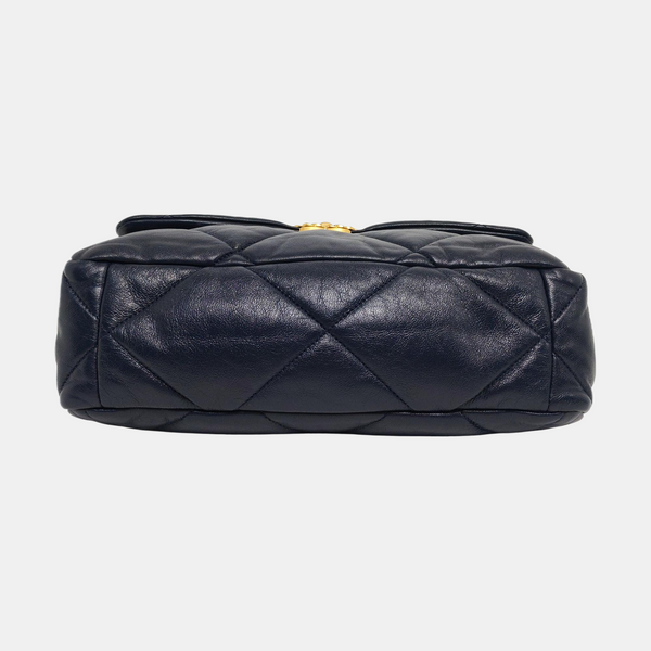 CHANEL 19 Grande de piel de cordero acolchada azul