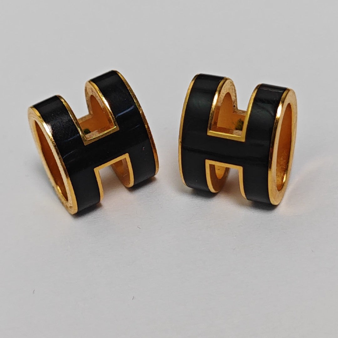 Pop H Metal Black Stud Earrings