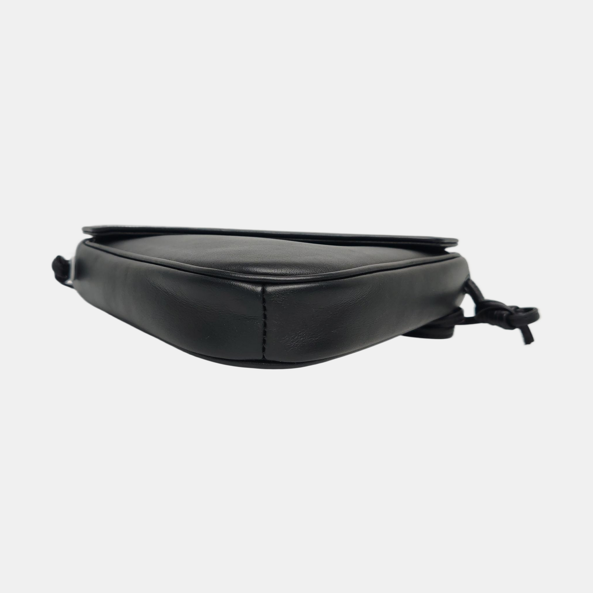 TRIANGLE Calfskin Black