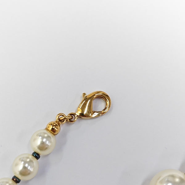 30 Montaigne Metal White Necklace