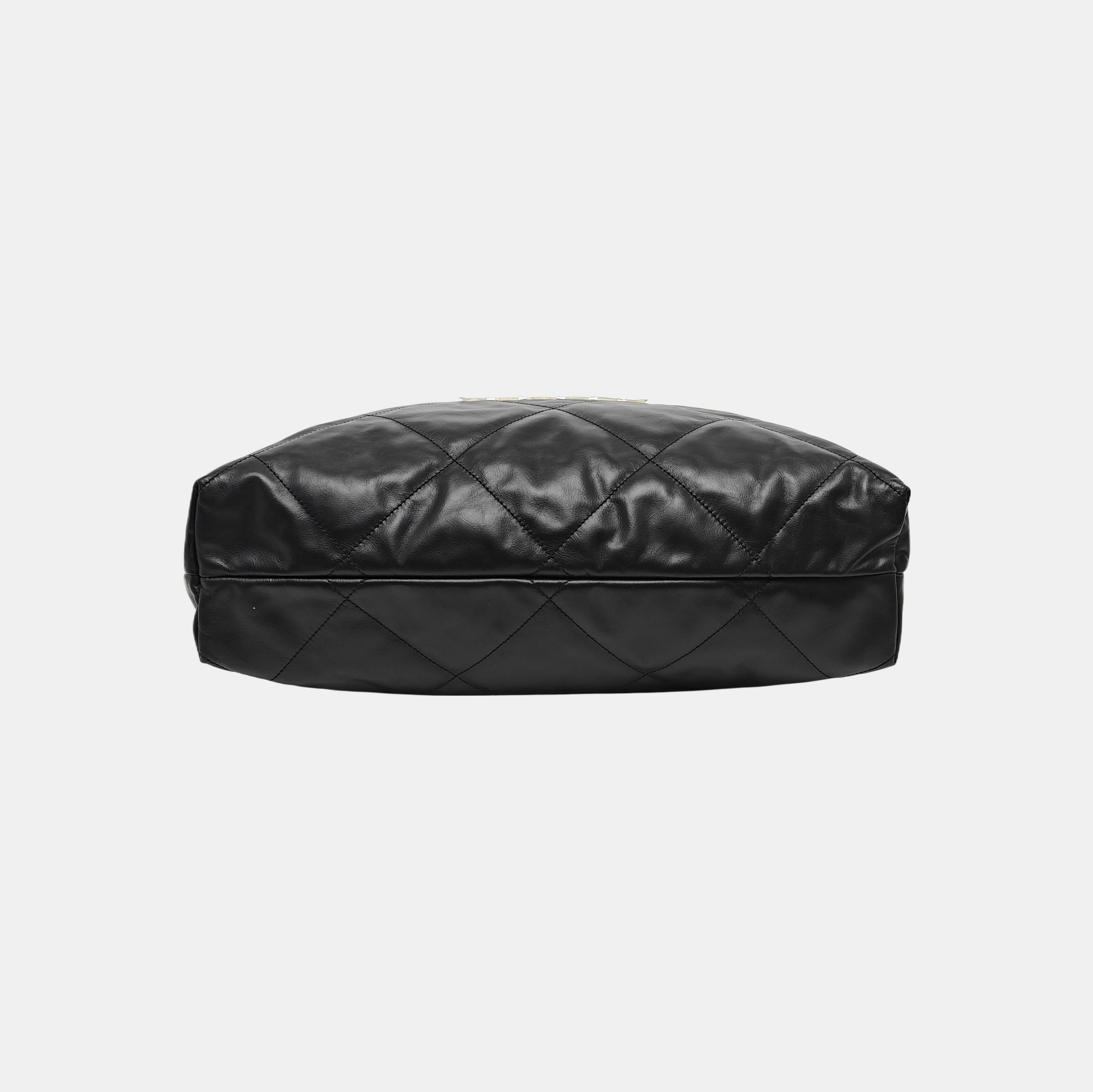 CHANEL 22 Medium Quilted Calfskin Black
